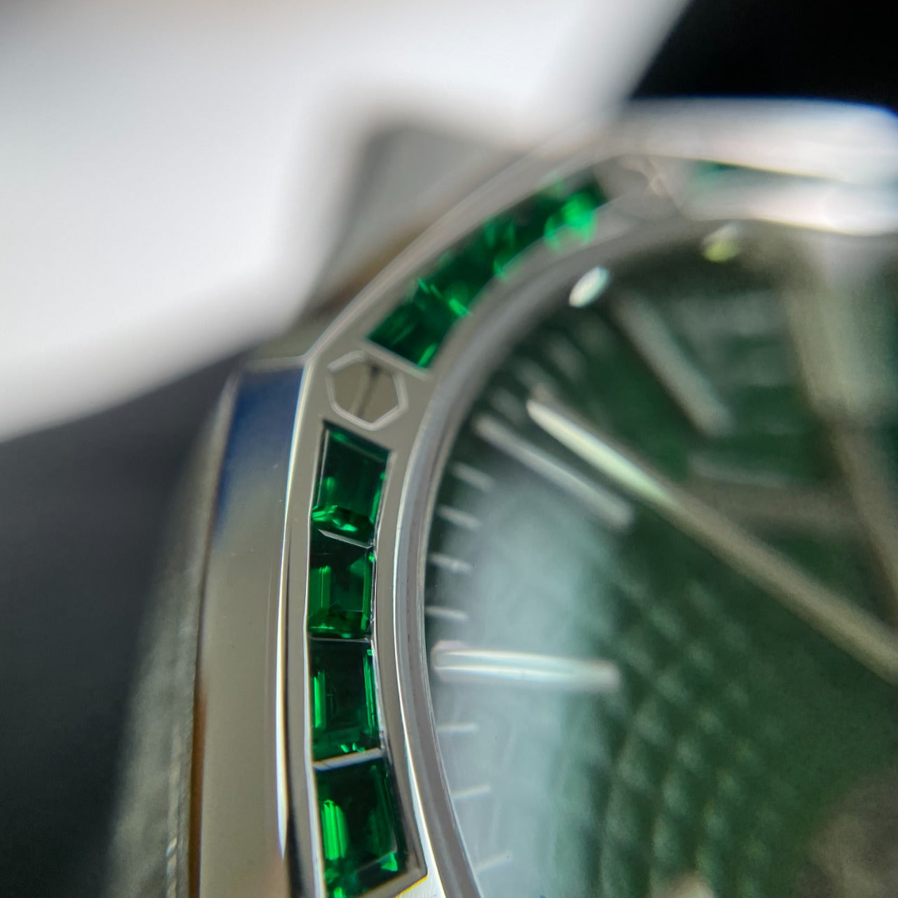 AUDEMARS PIGUET ROYAL OAK Titanium Emerald Set Platinum Bezel Ref. 26532IC.EE.1220TI.01
