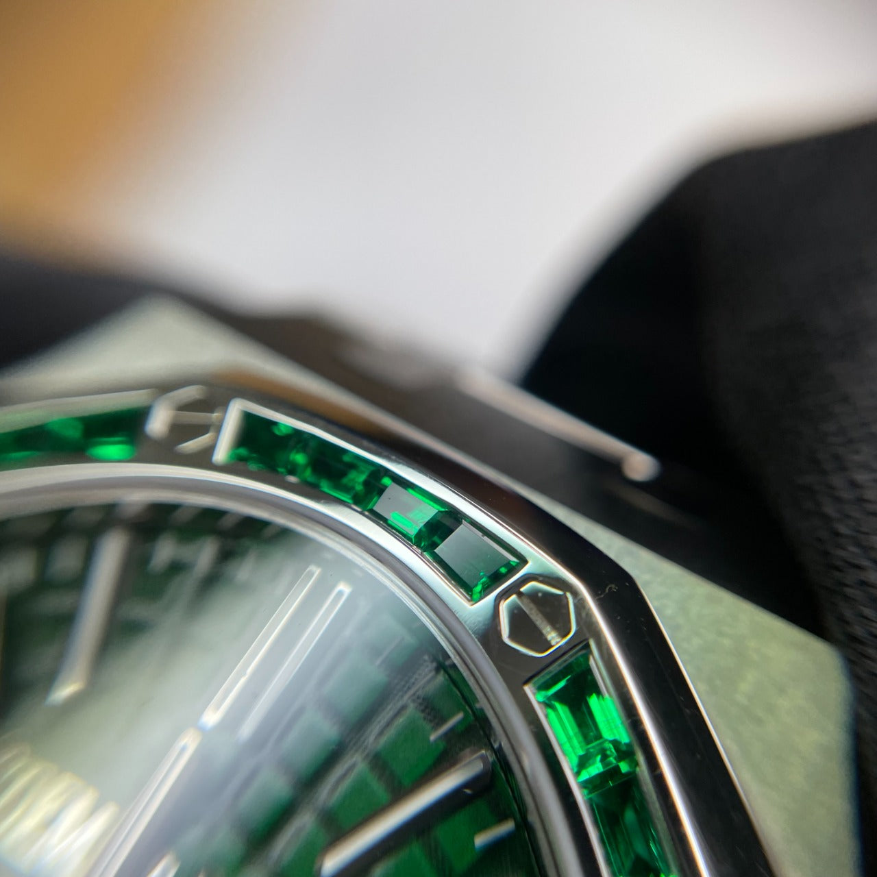 AUDEMARS PIGUET ROYAL OAK Titanium Emerald Set Platinum Bezel Ref. 26532IC.EE.1220TI.01