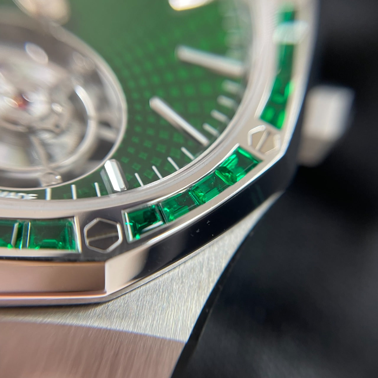 AUDEMARS PIGUET ROYAL OAK Titanium Emerald Set Platinum Bezel Ref. 26532IC.EE.1220TI.01