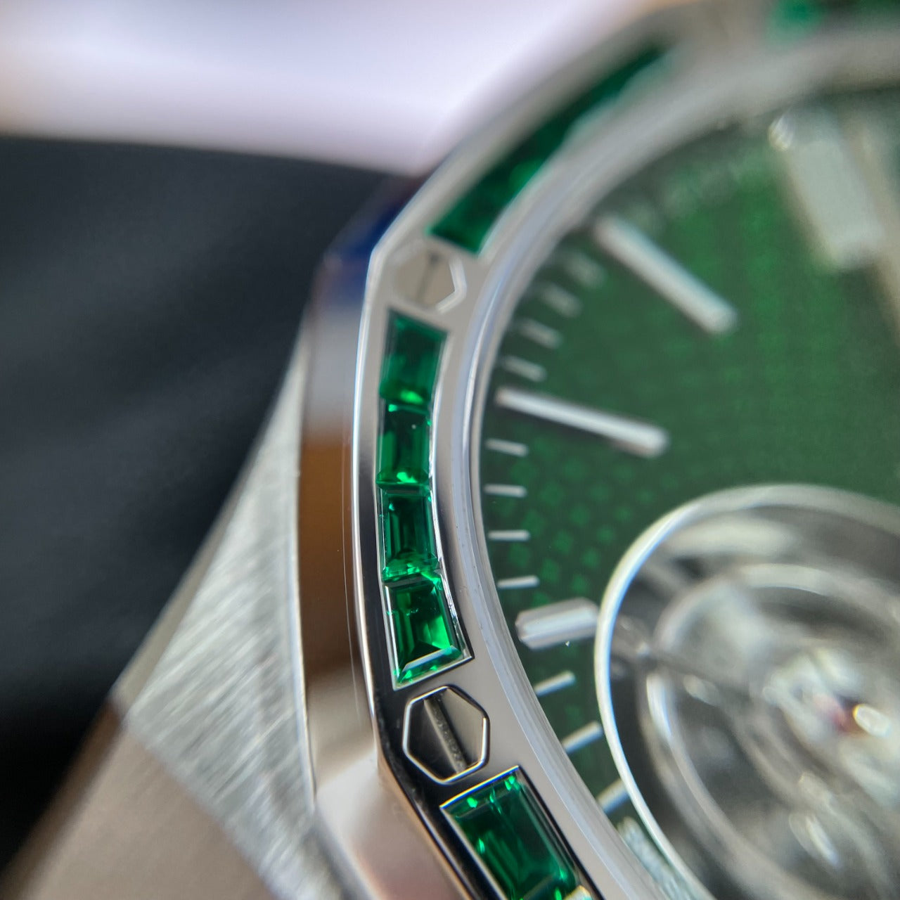 AUDEMARS PIGUET ROYAL OAK Titanium Emerald Set Platinum Bezel Ref. 26532IC.EE.1220TI.01