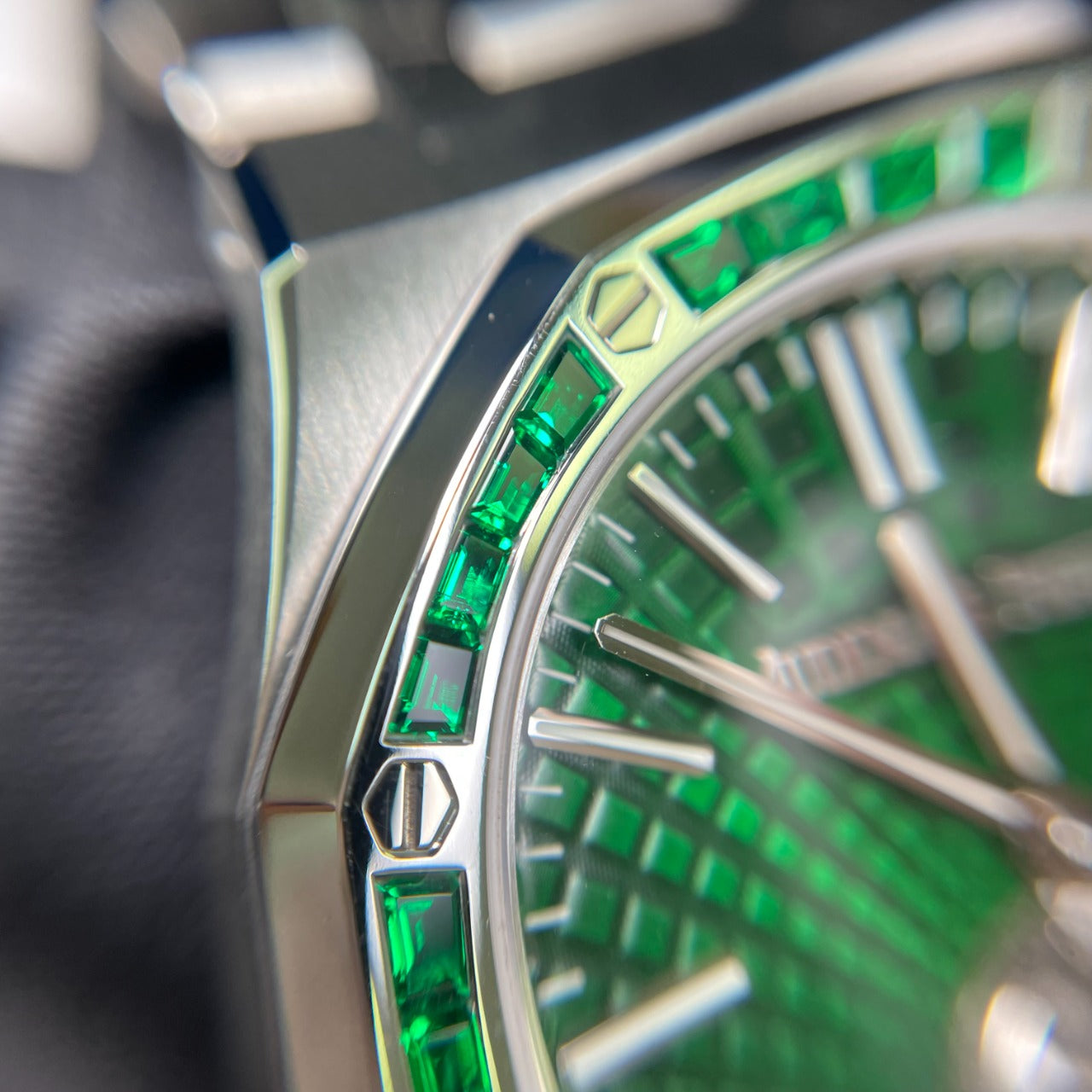 AUDEMARS PIGUET ROYAL OAK Titanium Emerald Set Platinum Bezel Ref. 26532IC.EE.1220TI.01