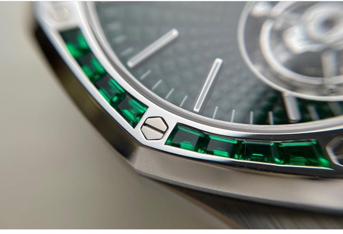 AUDEMARS PIGUET ROYAL OAK Titanium Emerald Set Platinum Bezel Ref. 26532IC.EE.1220TI.01
