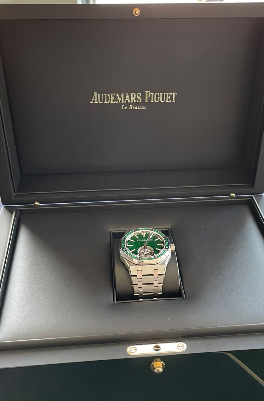 AUDEMARS PIGUET ROYAL OAK Titanium Emerald Set Platinum Bezel Ref. 26532IC.EE.1220TI.01