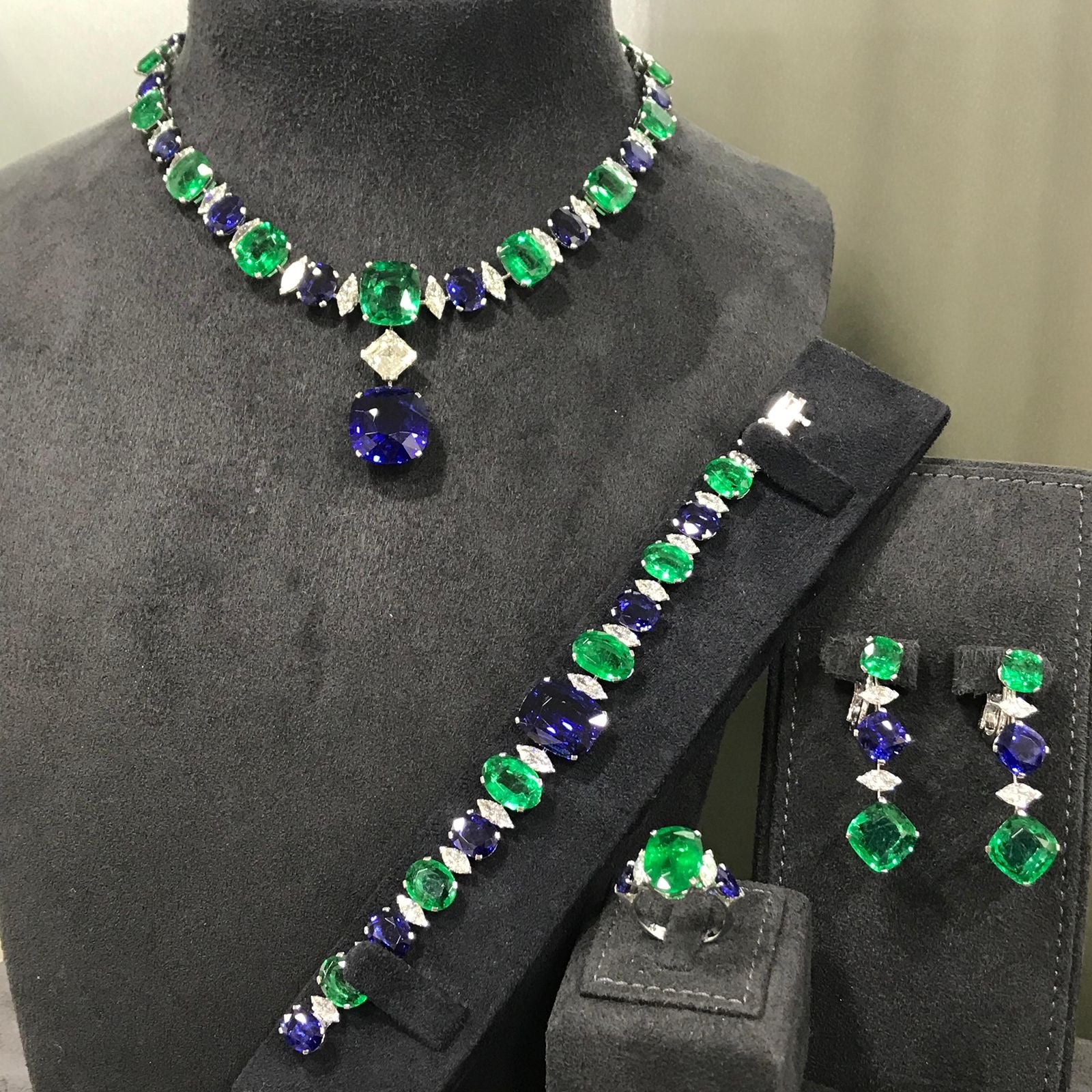 emerald sapphire and diamond set