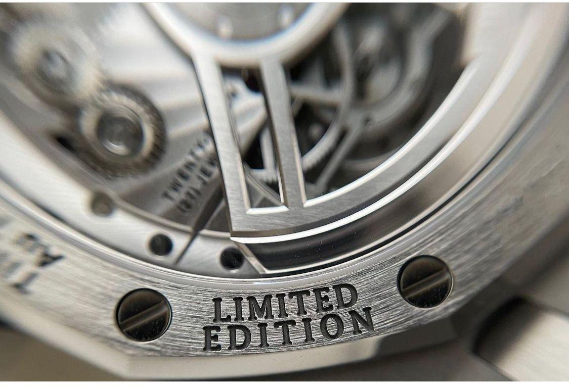 AUDEMARS PIGUET ROYAL OAK Titanium Emerald Set Platinum Bezel Ref. 26532IC.EE.1220TI.01